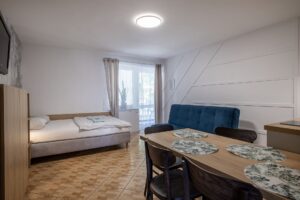 lóżko małżeńskie praz kanapa